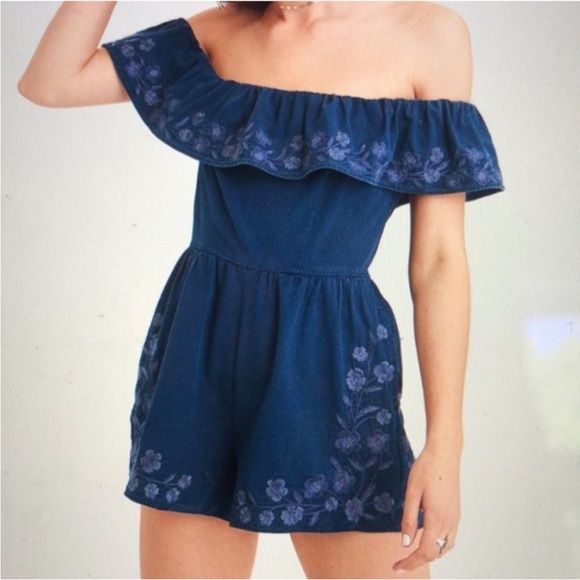 NEW American Eagle Off the Shoulder Embroidered Romper Size 4 - Picture 1 of 7